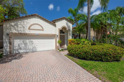 Casa en venta en Pembroke Pines, Florida, 3 dormitorios, 189.52 m2 № 1705846 - foto 2