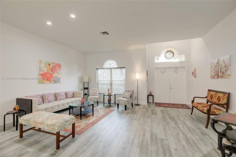 Casa en venta en Pembroke Pines, Florida, 3 dormitorios, 189.52 m2 № 1705846 - foto 4
