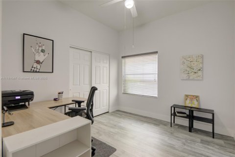 Casa en venta en Pembroke Pines, Florida, 3 dormitorios, 189.52 m2 № 1705846 - foto 19