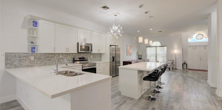 Casa en Pembroke Pines, Florida 3 dormitorios, 189.52 m2 № 1705846