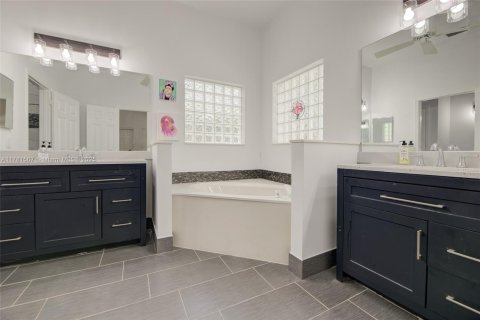 Casa en venta en Pembroke Pines, Florida, 3 dormitorios, 189.52 m2 № 1705846 - foto 13