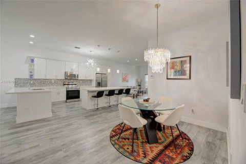 Casa en venta en Pembroke Pines, Florida, 3 dormitorios, 189.52 m2 № 1705846 - foto 8