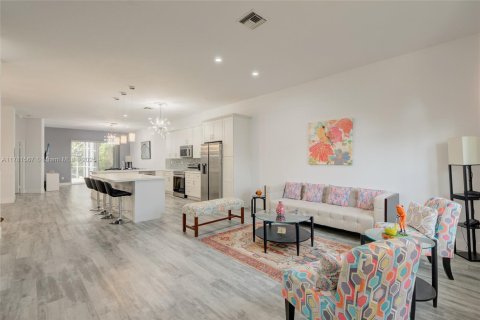 Casa en venta en Pembroke Pines, Florida, 3 dormitorios, 189.52 m2 № 1705846 - foto 3
