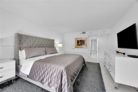 Condo in Miami, Florida, 2 bedrooms  № 2378557 - photo 27