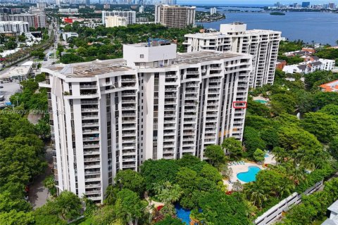 Condo in Miami, Florida, 2 bedrooms  № 2378557 - photo 2