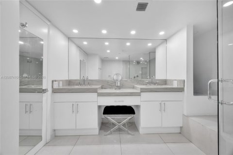 Condo in Miami, Florida, 2 bedrooms  № 2378557 - photo 29