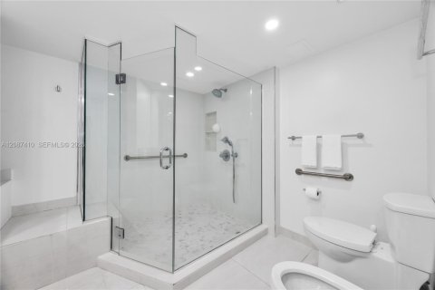 Condo in Miami, Florida, 2 bedrooms  № 2378557 - photo 30