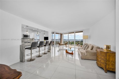 Condo in Miami, Florida, 2 bedrooms  № 2378557 - photo 10