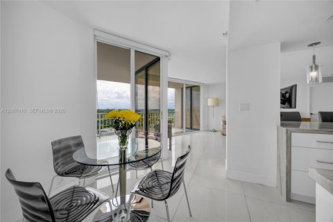 Condo in Miami, Florida, 2 bedrooms  № 2378557 - photo 23