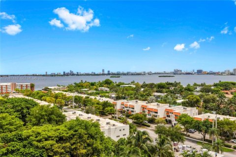 Condo in Miami, Florida, 2 bedrooms  № 2378557 - photo 7