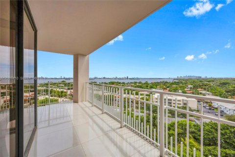 Condo in Miami, Florida, 2 bedrooms  № 2378557 - photo 4