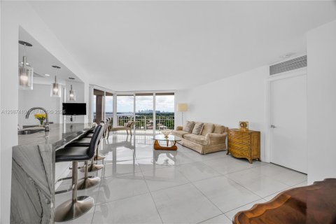 Condo in Miami, Florida, 2 bedrooms  № 2378557 - photo 13
