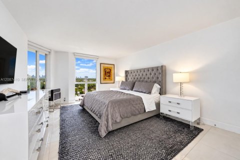 Condo in Miami, Florida, 2 bedrooms  № 2378557 - photo 26
