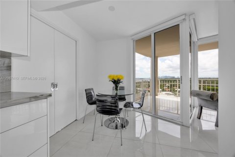 Condo in Miami, Florida, 2 bedrooms  № 2378557 - photo 22