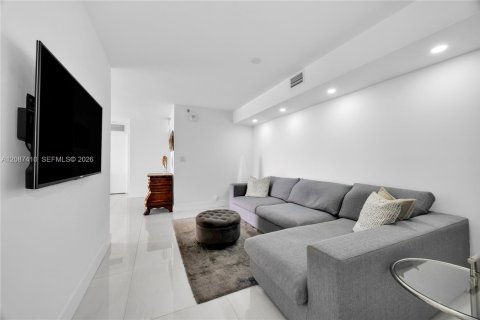 Condo in Miami, Florida, 2 bedrooms  № 2378557 - photo 25