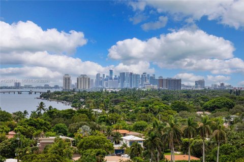 Condo in Miami, Florida, 2 bedrooms  № 2378557 - photo 6