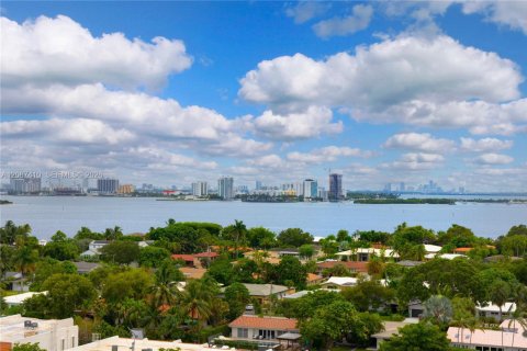 Condo in Miami, Florida, 2 bedrooms  № 2378557 - photo 5