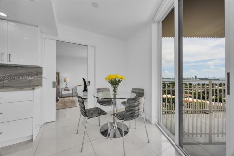 Condo in Miami, Florida, 2 bedrooms  № 2378557 - photo 21