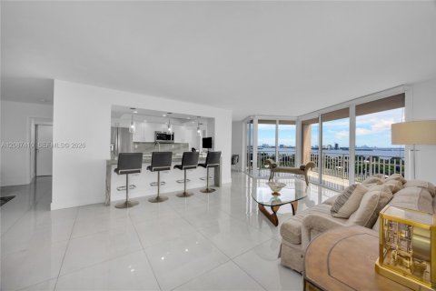 Condo in Miami, Florida, 2 bedrooms  № 2378557 - photo 8