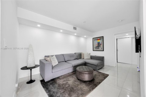 Condo in Miami, Florida, 2 bedrooms  № 2378557 - photo 24