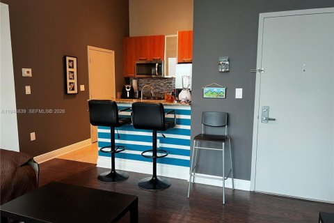 Condo in Miami, Florida, 1 bedroom  № 2003611 - photo 4