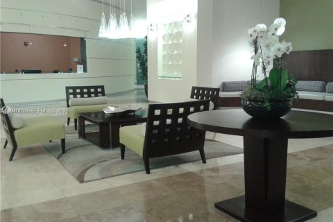 Condo in Miami, Florida, 1 bedroom  № 2003611 - photo 27