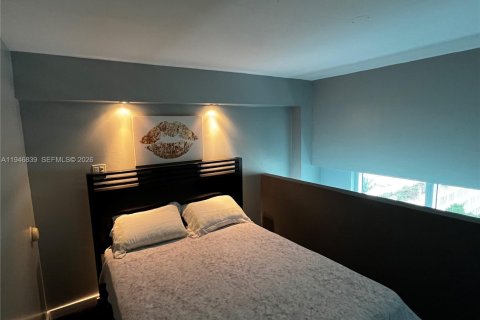 Condo in Miami, Florida, 1 bedroom  № 2003611 - photo 16