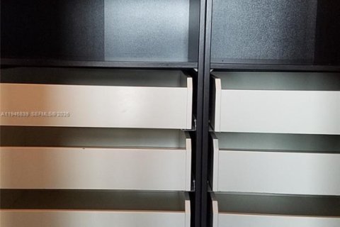 Condo in Miami, Florida, 1 bedroom  № 2003611 - photo 13