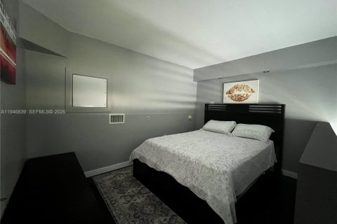 Condo in Miami, Florida, 1 bedroom  № 2003611 - photo 15