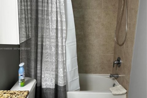 Condo in Miami, Florida, 1 bedroom  № 2003611 - photo 11