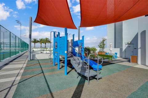 Condo in North Miami Beach, Florida, 2 bedrooms  № 2003081 - photo 11