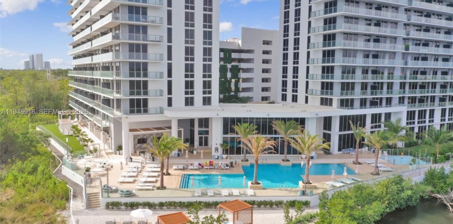 Condo in North Miami Beach, Florida, 2 bedrooms  № 2003081