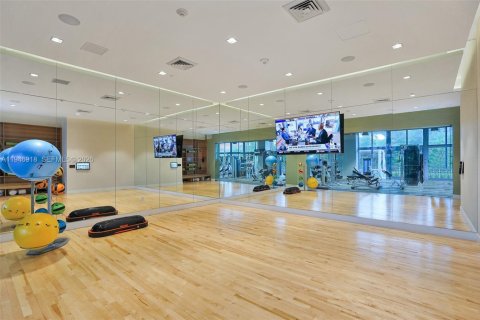 Condo in North Miami Beach, Florida, 2 bedrooms  № 2003081 - photo 5