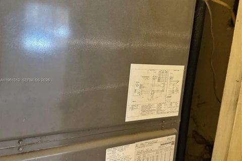 Villa ou maison à louer à Miami, Floride: 2 chambres, 72.46 m2 № 2025744 - photo 9