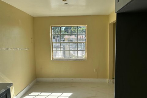 Villa ou maison à louer à Miami, Floride: 2 chambres, 72.46 m2 № 2025744 - photo 5