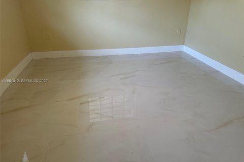 Villa ou maison à louer à Miami, Floride: 2 chambres, 72.46 m2 № 2025744 - photo 3