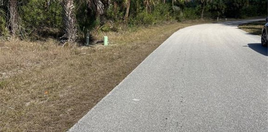 Land in Port Charlotte, Florida № 1512615