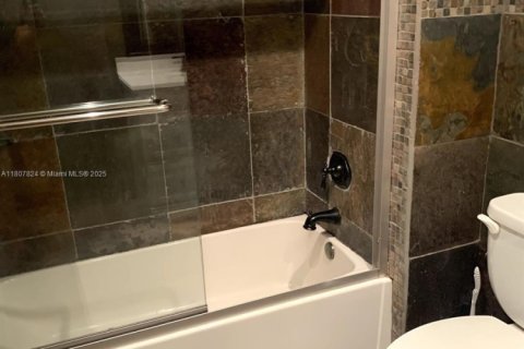 Adosado en venta en Plantation, Florida, 3 dormitorios, 181.16 m2 № 1745687 - foto 2