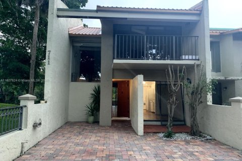 Adosado en venta en Plantation, Florida, 3 dormitorios, 181.16 m2 № 1745687 - foto 1