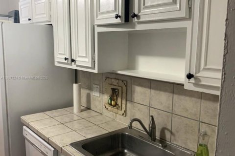 Adosado en venta en Plantation, Florida, 3 dormitorios, 181.16 m2 № 1745687 - foto 7