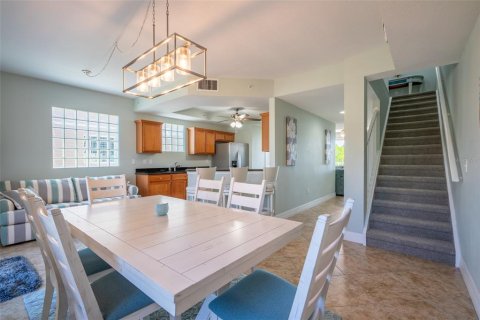 Townhouse in Ruskin, Florida 3 bedrooms, 170.38 sq.m. № 1717586 - photo 13