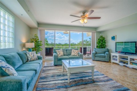 Townhouse in Ruskin, Florida 3 bedrooms, 170.38 sq.m. № 1717586 - photo 5