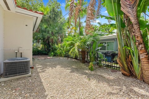 House in Coral Gables, Florida 3 bedrooms, 126.35 sq.m. № 1818042 - photo 26