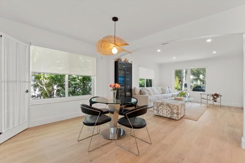 House in Coral Gables, Florida 3 bedrooms, 126.35 sq.m. № 1818042 - photo 7