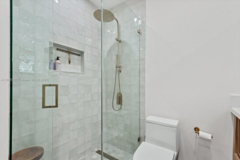 House in Coral Gables, Florida 3 bedrooms, 126.35 sq.m. № 1818042 - photo 17