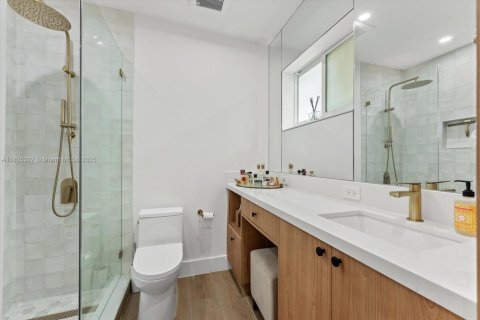 House in Coral Gables, Florida 3 bedrooms, 126.35 sq.m. № 1818042 - photo 16