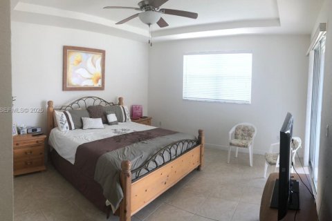 Снять в аренду таунхаус в Дорал, Флорида 3 спальни, 187.29м2, № 1990872 - фото 7