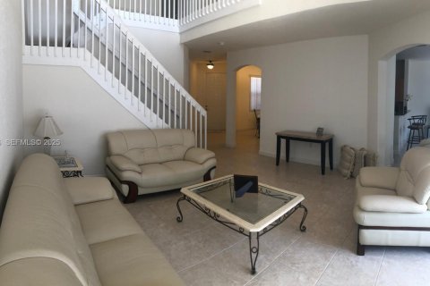 Снять в аренду таунхаус в Дорал, Флорида 3 спальни, 187.29м2, № 1990872 - фото 6