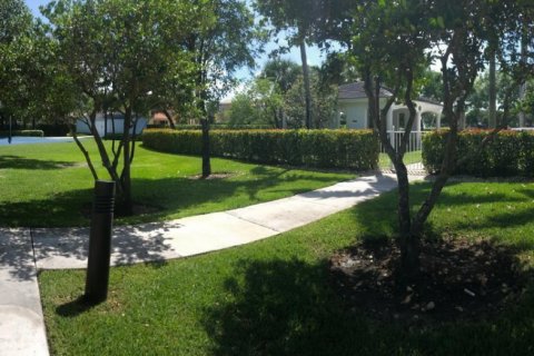 Снять в аренду таунхаус в Дорал, Флорида 3 спальни, 187.29м2, № 1990872 - фото 19