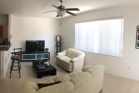 Снять в аренду таунхаус в Дорал, Флорида 3 спальни, 187.29м2, № 1990872 - фото 5